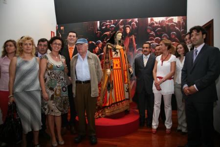 Imagen de Exposición-Vestuario-para-una-reina-(2)